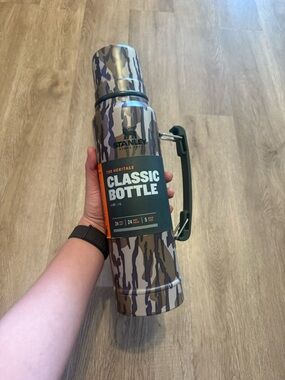 NWT Stanley The Heritage Classic Bottle - Camo Green 1L